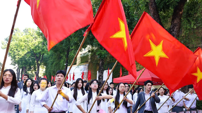 Cet établissement non spécialisé a obtenu les meilleurs résultats aux examens de fin d'études et d'entrée à l'université à Hanoï pendant de nombreuses années consécutives.