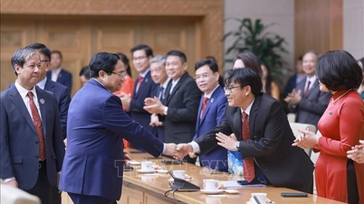 นายกรัฐมนตรีพบตัวแทนครูดีเด่นทั่วประเทศ