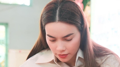 Ho Ngoc Ha menggunakan hasil daripada MV baharu untuk menyokong orang ramai di kawasan yang dilanda banjir