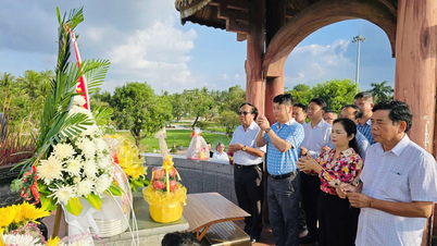 สมาคมนักข่าวเวียดนามจังหวัดเหงะอานร่วมไว้อาลัยวีรชนผู้เสียสละในกวางตรี