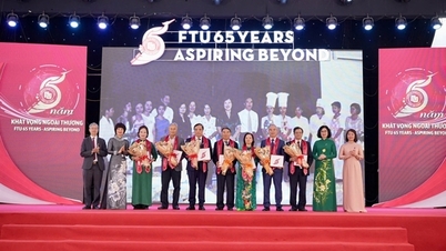 Universitatea de Comerț Exterior a primit numeroase certificate de merit și scrisori de recunoaștere de la 15 ambasade și organizații internaționale.