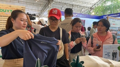 Produsele reciclate atrag tinerii la Festivalul Vietnamului Verde