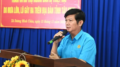 គណៈកម្មាធិការរណសិរ្សមាតុភូមិវៀតណាមខេត្ត Tay Ninh បានអញ្ជើញទៅសួរសុខទុក្ខ និងប្រគល់អំណោយដល់គ្រួសារដែលរងគ្រោះដោយគ្រោះធម្មជាតិនៅឃុំ Duong Minh Chau។