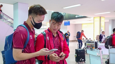 وصل المدرب كيم سانج سيك والفريق الفيتنامي بسلام إلى لاوس، دون الخضوع لأي تحيز عند اللعب ضد الفريق المضيف.