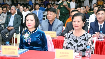 Viseformann i nasjonalforsamlingen, Nguyen Thi Thanh, deltar på studentutveksling mellom Vietnam og Kambodsja