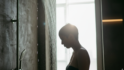 Bác sĩ lưu ý cách tắm đêm an toàn