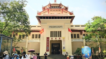 នាំ​យក​សារមន្ទីរ​ចេញ​ពី​ប្រអប់​កញ្ចក់​ប៉ះ​បេះដូង​យុវវ័យ