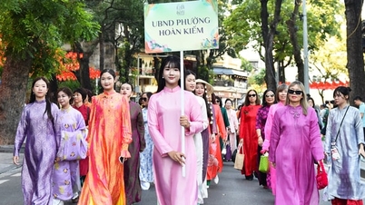 Parada Turismului Hanoi Ao Dai 2025: