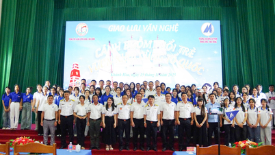 Intercambio cultural “La juventud zarpa con la patria” para celebrar el Día del Maestro Vietnamita