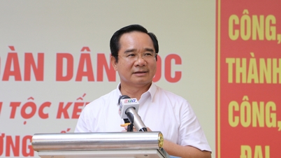 Chủ tịch UBND TPHCM gặp gỡ, trả lời từng vấn đề của người dân phường Bến Thành