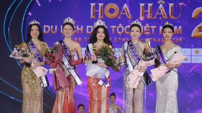 30 جميلة تتألق في الليلة النهائية لمسابقة ملكة جمال فيتنام للسياحة العرقية