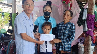 La société par actions d'investissement international Phong Phu – Phu Yen apporte son soutien aux personnes touchées par la tempête n° 13
