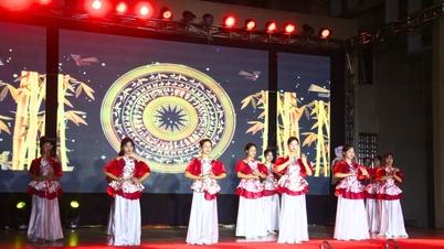 دانشجویان ویتنامی و کامبوجی در آغوش هم