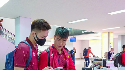 베트남 팀이 라오스에 도착하여 승리를 향해 나아갔습니다.