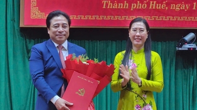 카인호아(Khanh Hoa) 대표 응우옌 카크 토안(Nguyen Khac Toan)이 후에시 당위원회 부비서로 임명되었습니다.