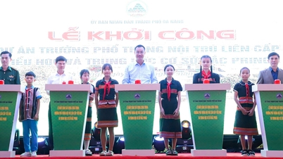 Sekretarz partii miasta Da Nang Le Ngoc Quang wziął udział w uroczystości wmurowania kamienia węgielnego pod szkołę podstawową i średnią z internatem Dac Pring.