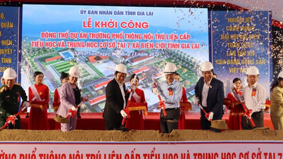 호 꾸옥 중 부총리가 잘라이에 있는 중등 기숙학교 기공식에 참석했습니다.