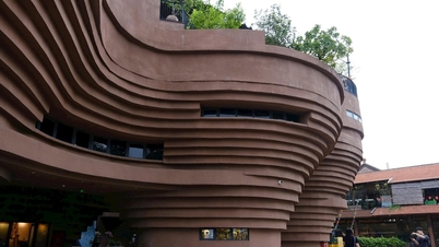 នៅកណ្តាលក្រុងបាត់ដំបង ស្តាប់ដីប្រាប់រឿង