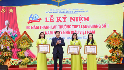 Sekolah Menengah No. 1 Lang Giang (Bac Ninh) menyambut ulang tahunnya yang ke-60