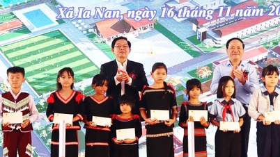 هو کوک دونگ، معاون نخست وزیر، در مراسم کلنگ زنی مدارس بین پایه در گیا لای شرکت کرد.