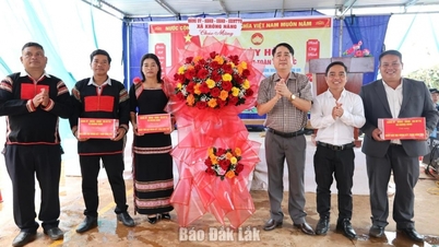 Захопливий День Великої Єдності в "Селах Міжзони 3" комуни Кронг Нанг