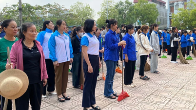 Serikat Wanita Distrik Cam Duong meluncurkan kampanye pembersihan lingkungan umum untuk merayakan peristiwa politik.