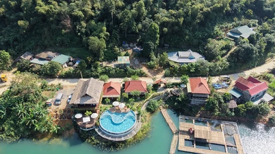 Mraky a voda Hien Luong Bay - Hoa Binh Lake