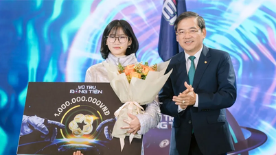 خاتون طالب علم نے "Coin Universe 2025" کے فائنل راؤنڈ میں 1 بلین VND جیت لیا