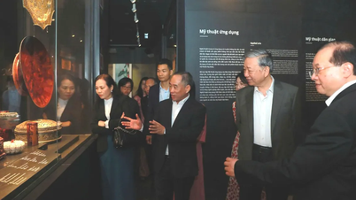 เลขาธิการโต ลัม เยี่ยมชมพิพิธภัณฑ์ศิลปะเวียดนาม