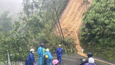 Kraftig regn i fjellområder, Ho Chi Minh-veien gjennom A Luoi 2 kommune er delvis oversvømmet