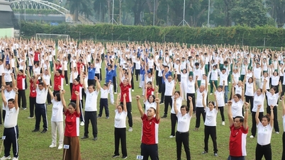Prawie 2000 osób wykonuje ćwiczenia zdrowotne na rzecz zdrowia społeczności