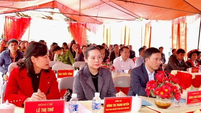 Przywódcy prowincji biorą udział w Narodowym Dniu Wielkiej Jedności w wiosce Chong Ca, w gminie Minh Khai, w prowincji Cao Bang