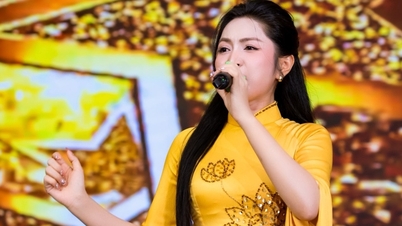 El cantante Nam Cuong, Duyen Quynh y 40 jóvenes artistas cantan 'Gracias, profesor'.