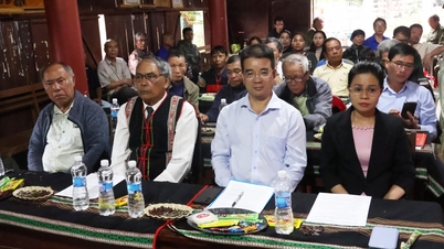 يحتفل سكان قرية كي، مقاطعة ثانه نهات، بمهرجان الوحدة الوطنية