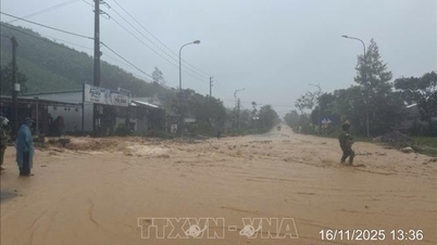 Die Stadt Hue erlaubt den Schülern, am 17. November wegen des steigenden Hochwassers zu Hause zu bleiben.