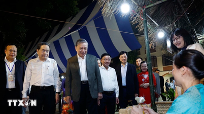 Hanoi: Secretaris-generaal van Lam woont de Nationale Dag van de Grote Eenheid in de wijk Ba Dinh bij