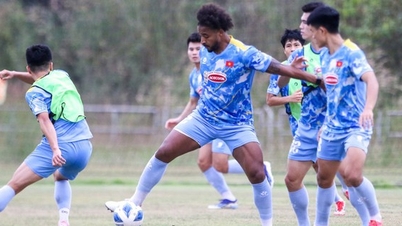 Сборная Вьетнама с энтузиазмом тренируется в Лаосе