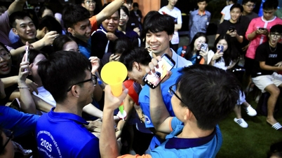 Công Phượng, Xuân Trường và Minh Vương lan tỏa cảm xúc mạnh mẽ ở giải sinh viên UEH