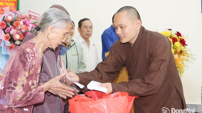 ចែករំលែកជាមួយអ្នកខ្វះខាត