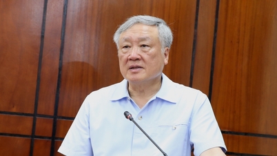 Vice premiärminister Nguyen Hoa Binh: Koncentrera alla ansträngningar på att slutföra motorvägsprojekt