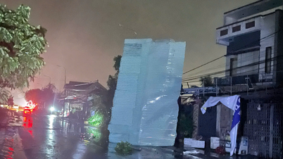 Puting beliung pada tengah malam menyebabkan kerosakan teruk di komune Chien Dan