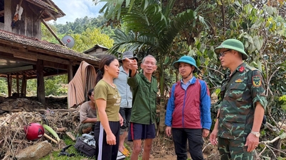 O governo de dois níveis de Da Nang é "testado" por inundações históricas. Parte 1: Noites em claro com pessoas "vigiando" as águas da enchente.