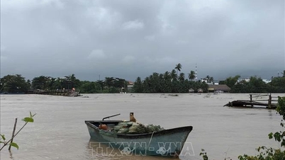 ទឹកជំនន់នៅទន្លេក្នុងខេត្ត Khanh Hoa កើនឡើងយ៉ាងឆាប់រហ័ស។