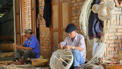 Préserver l'artisanat traditionnel tout en développant le tourisme dans le village artisanal de Bao La
