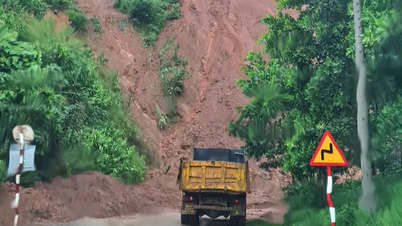 많은 산사태로 인해 A Vuong 국경 지역에서 교통이 차단되었습니다.
