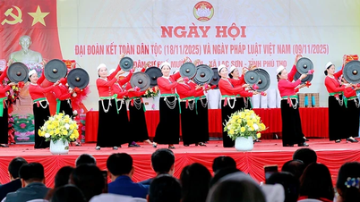 Bunyi Muong gong menyeru kepada perpaduan di jalan Muong Voi