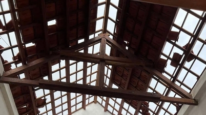 Ανεμοστρόβιλος τα μεσάνυχτα προκάλεσε σοβαρές ζημιές στην κοινότητα Τσιέν Νταν και στην περιοχή Χουόνγκ Τρα