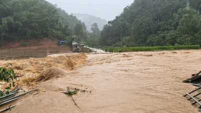 De overstroming van de Tra Khuc-rivier neemt snel toe en zal vandaag naar verwachting waarschuwingsniveau 3 overschrijden