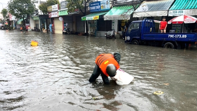 Yağmur demiryollarını sular altında bıraktı, birçok tren seferini durdurdu