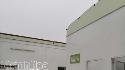 Obec Nam Canh Ranh: Mnoho domů mělo stržené střechy, sídlo obecního lidového výboru bylo hluboce zaplaveno.